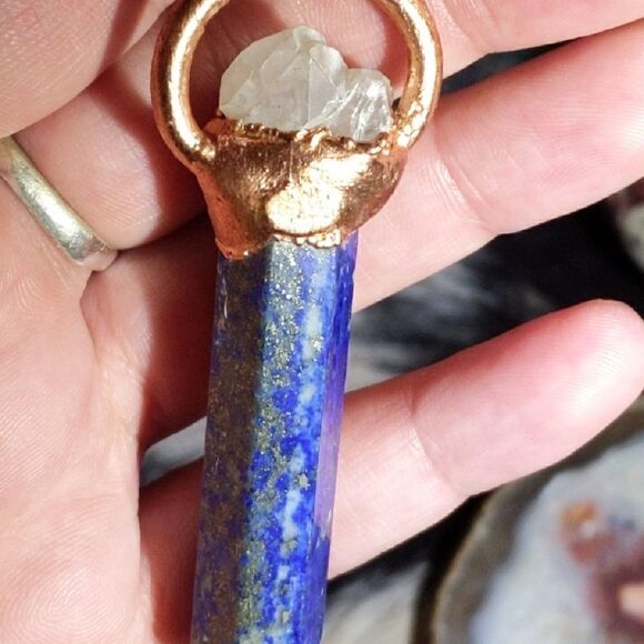 'Lyniverif' Green Kyanite, Lapis Lazuli Tower & Raw Quartz Cluster Necklace - Picture 5 of 8